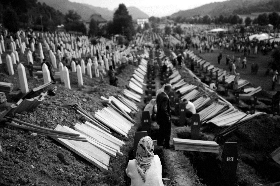 Bosna katliamındaki mezarlar 
